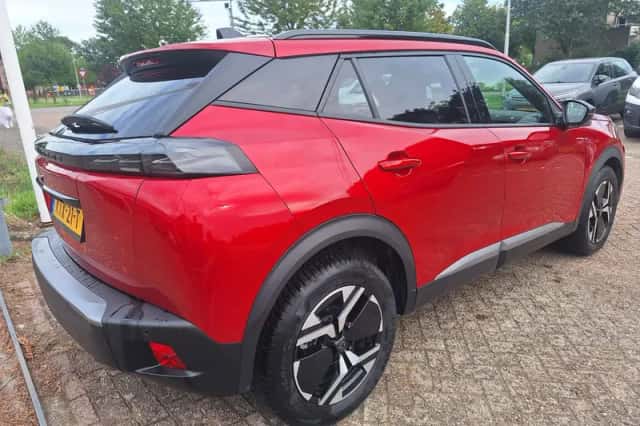 Peugeot 2008 (2024) thumbnail 5