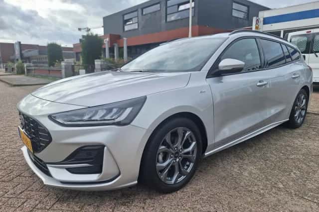 Ford Focus (2024) thumbnail 3
