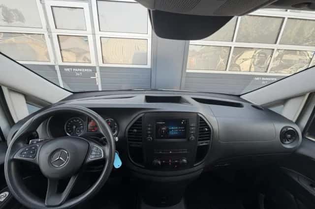 Mercedes-Benz eVito (2023) thumbnail 4
