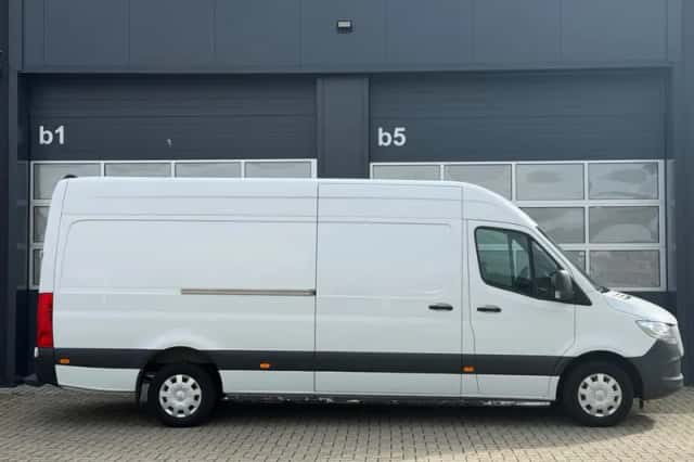 Mercedes-Benz Sprinter (2021) thumbnail 2