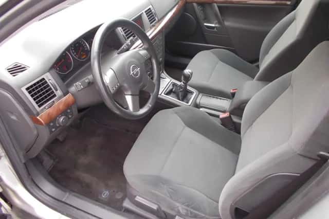 Opel Vectra (2005) thumbnail 3