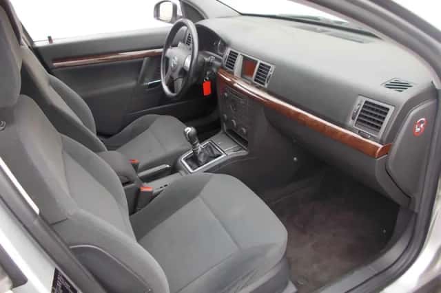 Opel Vectra (2005) thumbnail 4