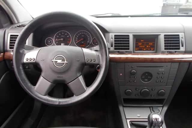 Opel Vectra (2005) thumbnail 5