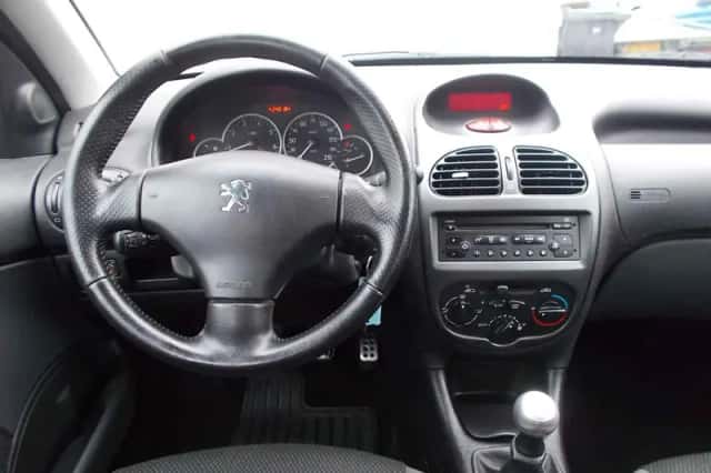 Peugeot 206 (2007) thumbnail 5