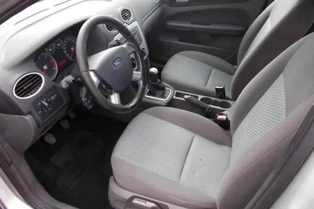 Ford Focus (2008) thumbnail 3