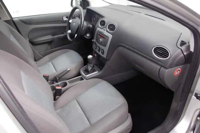 Ford Focus (2008) thumbnail 4