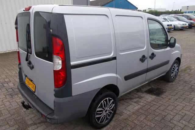 Fiat Doblò (2009) thumbnail 2