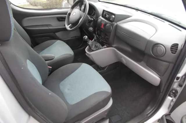 Fiat Doblò (2009) thumbnail 4