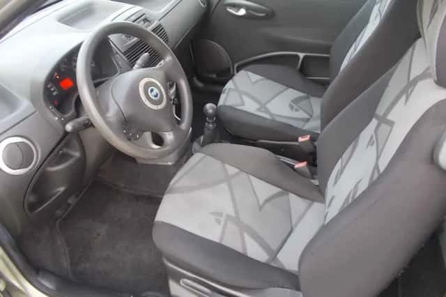 Fiat Punto (2005) thumbnail 3