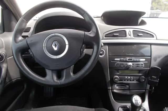 Renault Laguna (2005) thumbnail 5