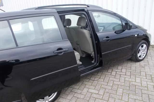 Mazda 5 (2006) thumbnail 4