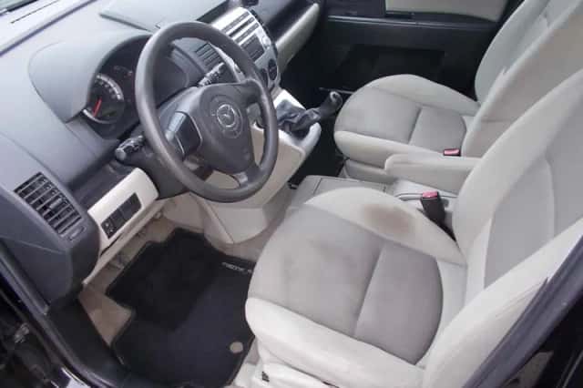 Mazda 5 (2006) thumbnail 5