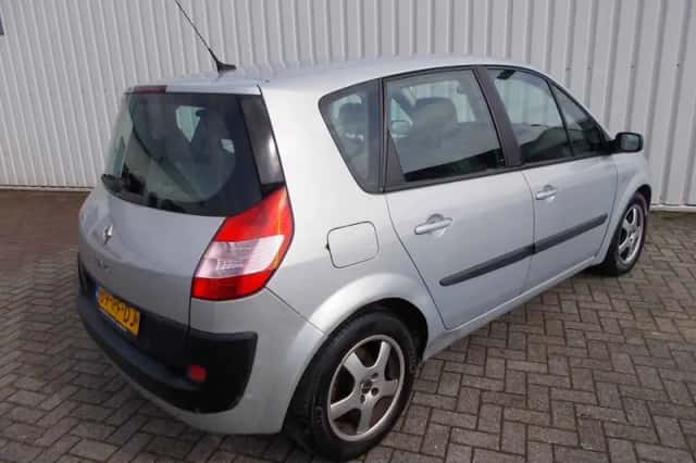 Renault Scénic (2004) thumbnail 2