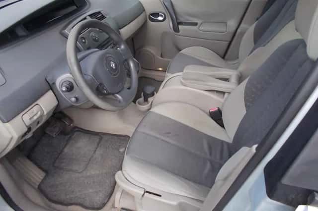 Renault Scénic (2004) thumbnail 3