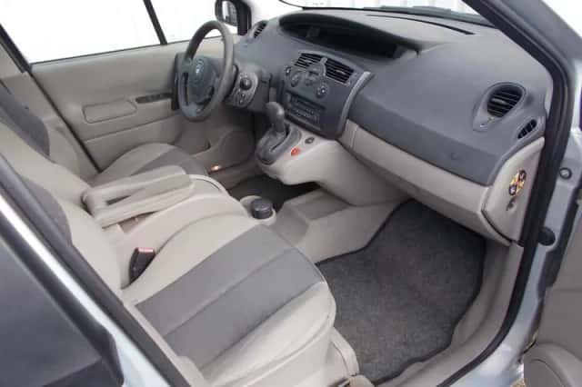Renault Scénic (2004) thumbnail 4