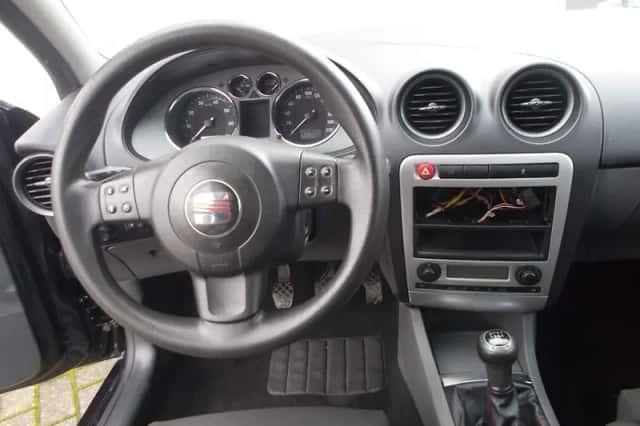 SEAT Ibiza (2008) thumbnail 5