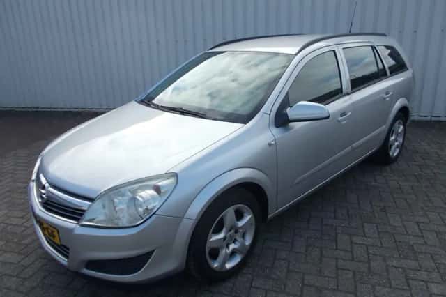 Opel Astra (2008) thumbnail 1