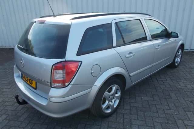 Opel Astra (2008) thumbnail 2