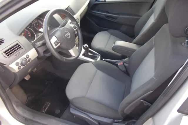 Opel Astra (2008) thumbnail 3