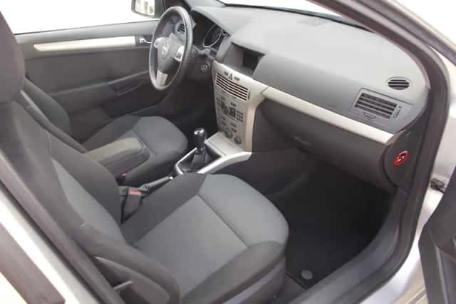 Opel Astra (2008) thumbnail 4
