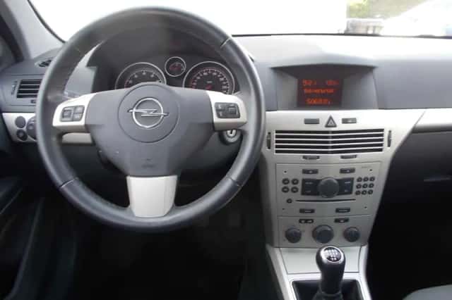 Opel Astra (2008) thumbnail 5
