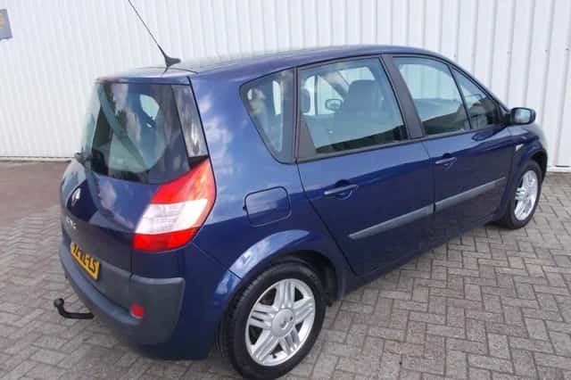 Renault Scénic (2005) thumbnail 2