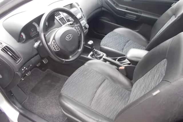Kia ProCeed (2008) thumbnail 3