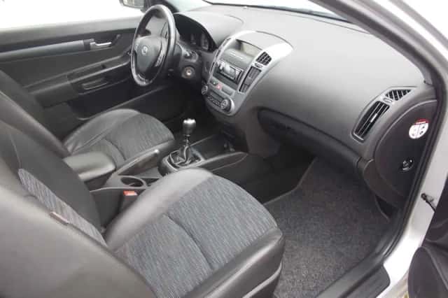 Kia ProCeed (2008) thumbnail 4