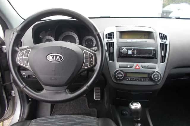 Kia ProCeed (2008) thumbnail 5