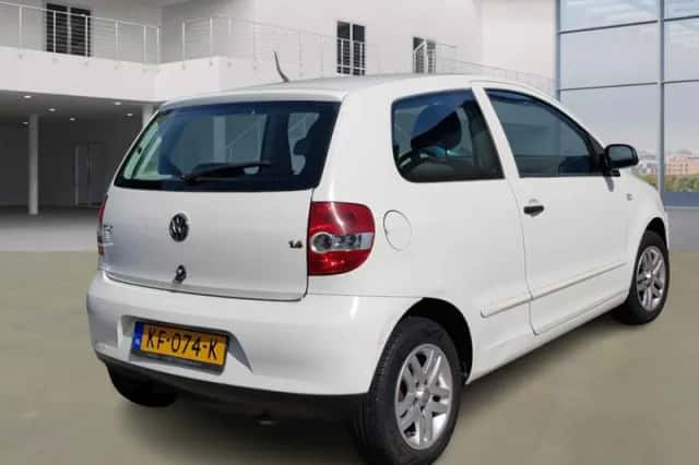 Volkswagen Fox (2009) thumbnail 2