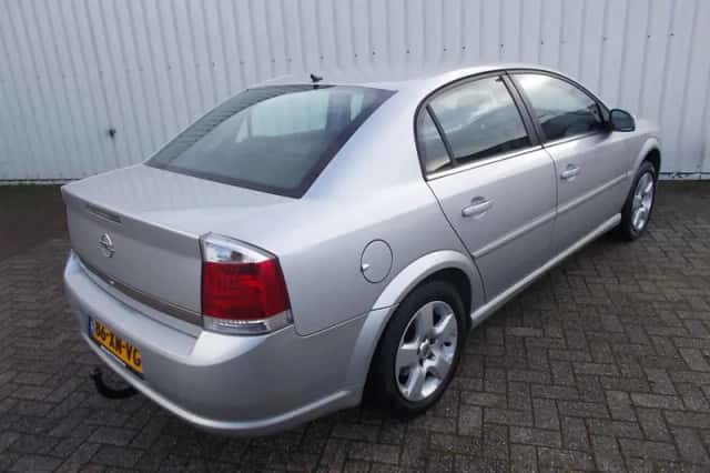 Opel Vectra (2007) thumbnail 2