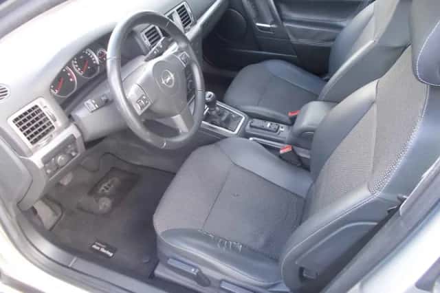 Opel Vectra (2007) thumbnail 3