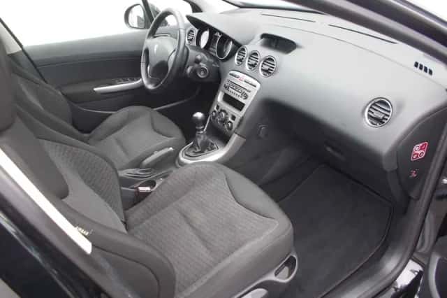 Peugeot 308 (2009) thumbnail 4