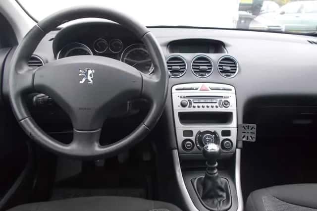 Peugeot 308 (2009) thumbnail 5