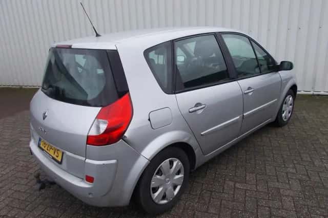 Renault Scénic (2008) thumbnail 2