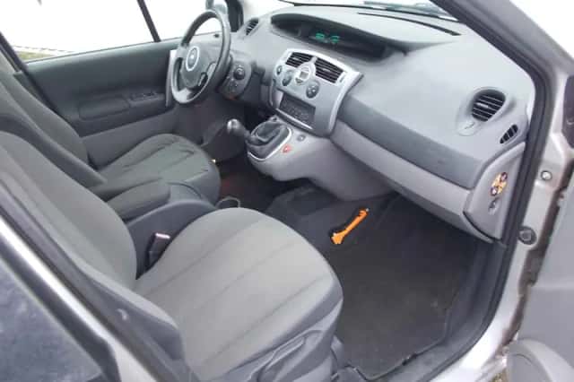 Renault Scénic (2008) thumbnail 4