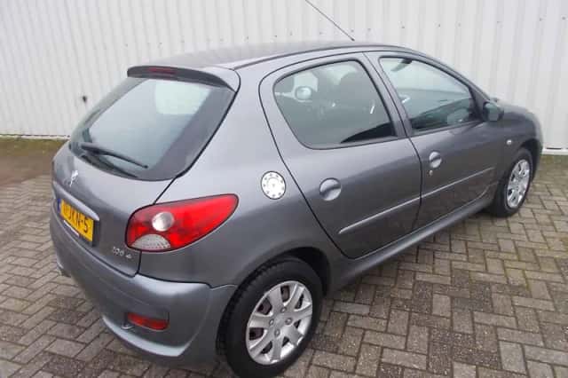 Peugeot 206+ (2009) thumbnail 2