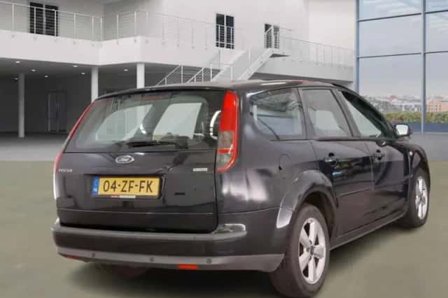 Ford Focus (2008) thumbnail 2