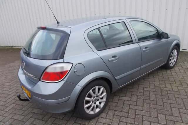 Opel Astra (2007) thumbnail 2