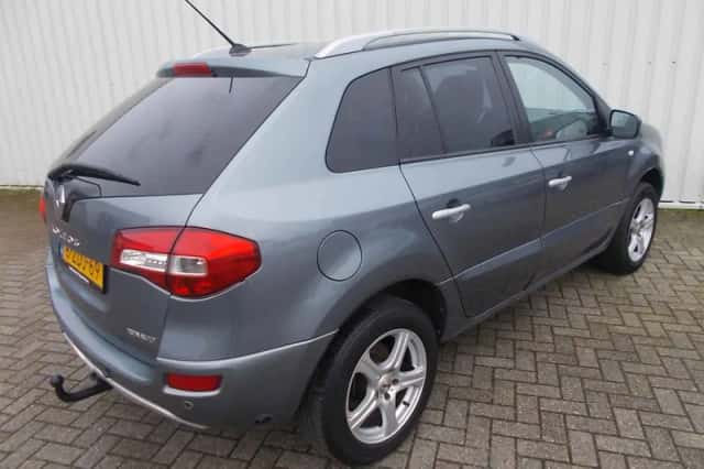 Renault Koleos (2008) thumbnail 2