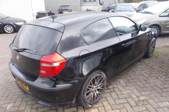 BMW 1-Serie (2010) thumbnail 2