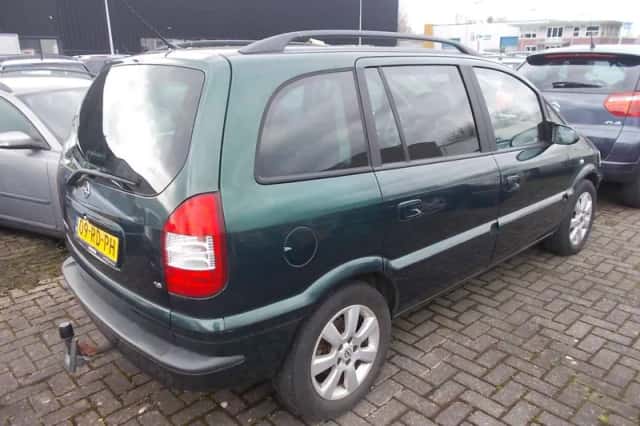 Opel Zafira (2005) thumbnail 2
