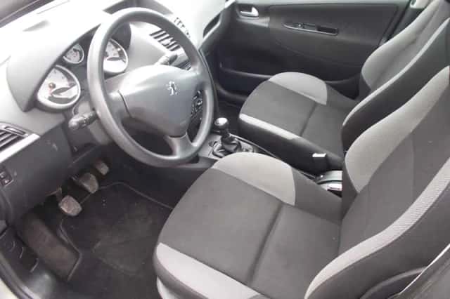 Peugeot 207 (2008) thumbnail 3