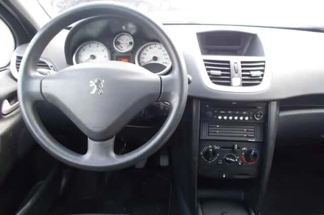 Peugeot 207 (2008) thumbnail 5