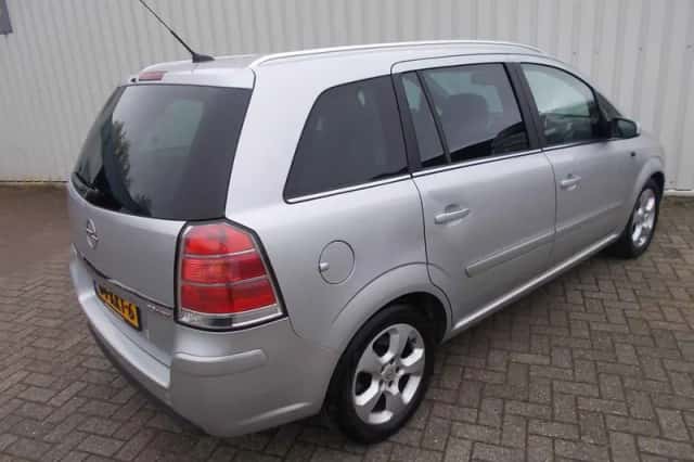 Opel Zafira (2008) thumbnail 2