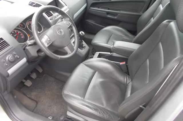 Opel Zafira (2008) thumbnail 3