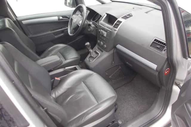 Opel Zafira (2008) thumbnail 4