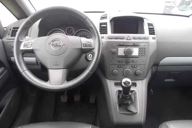 Opel Zafira (2008) thumbnail 5