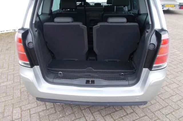 Opel Zafira (2008) thumbnail 6