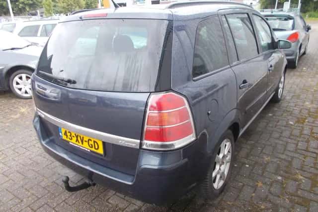 Opel Zafira (2007) thumbnail 2